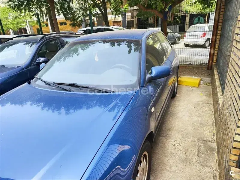 Usado Audi A3 Ambition 110 CV (80 kW) 2002 Azul Utilitario
