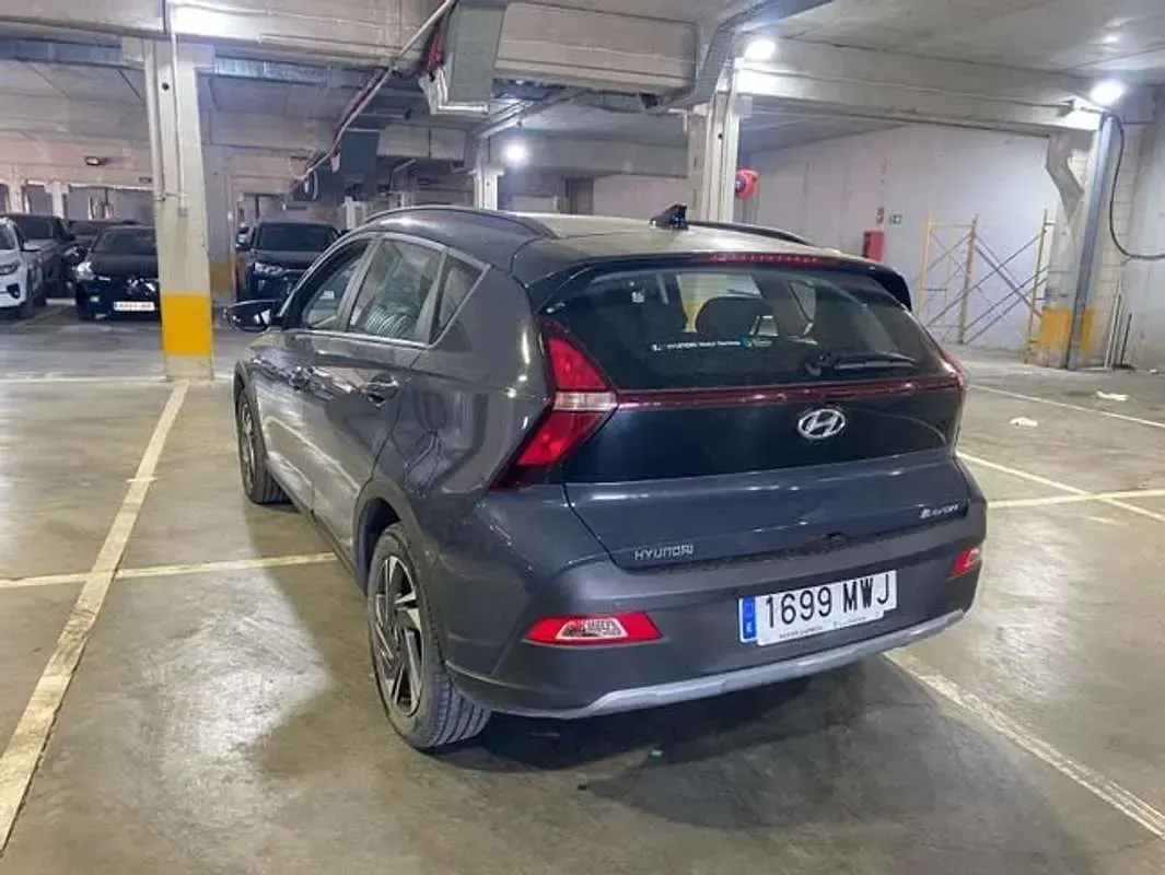 Usado Hyundai Bayon 80 CV (58 kW) 2024 Gris SUV