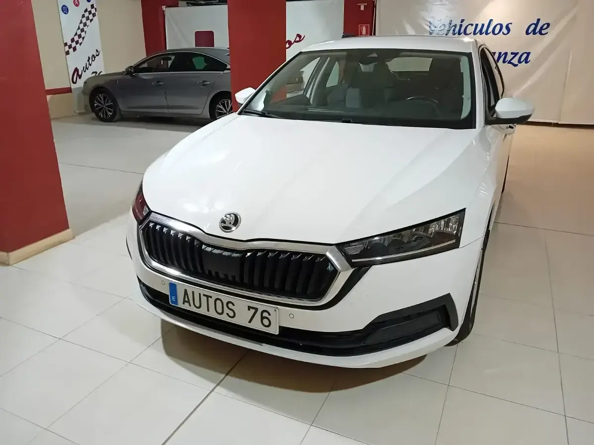 Usado Skoda Octavia Active 115 CV (84 kW) 2023 Blanco