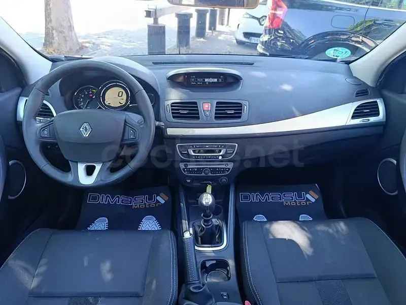 Usado Renault Mégane III Dynamique 180 CV (132 kW) 2010 Gris / plata Berlina