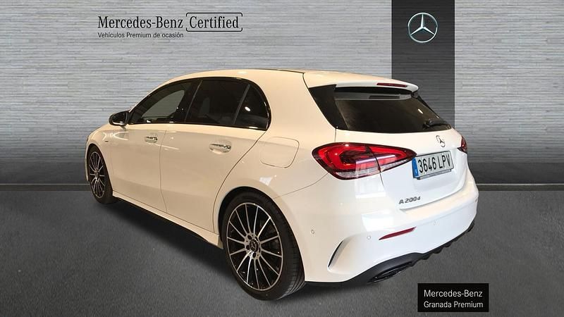 Usado Mercedes A200 AMG line 150 CV (110 kW) 2021 Blanco polar Berlina