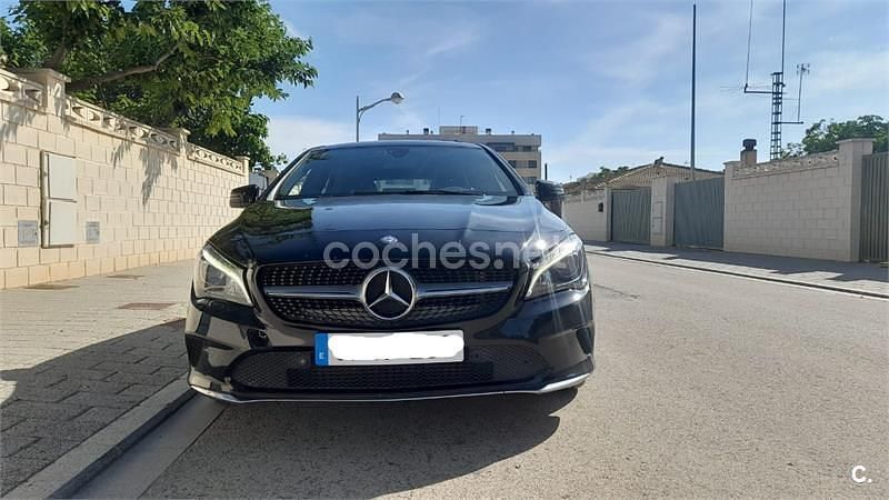 Usado Mercedes CLA200 Shooting Brake Urban 136 CV (100 kW) 2017 Negro Familiar