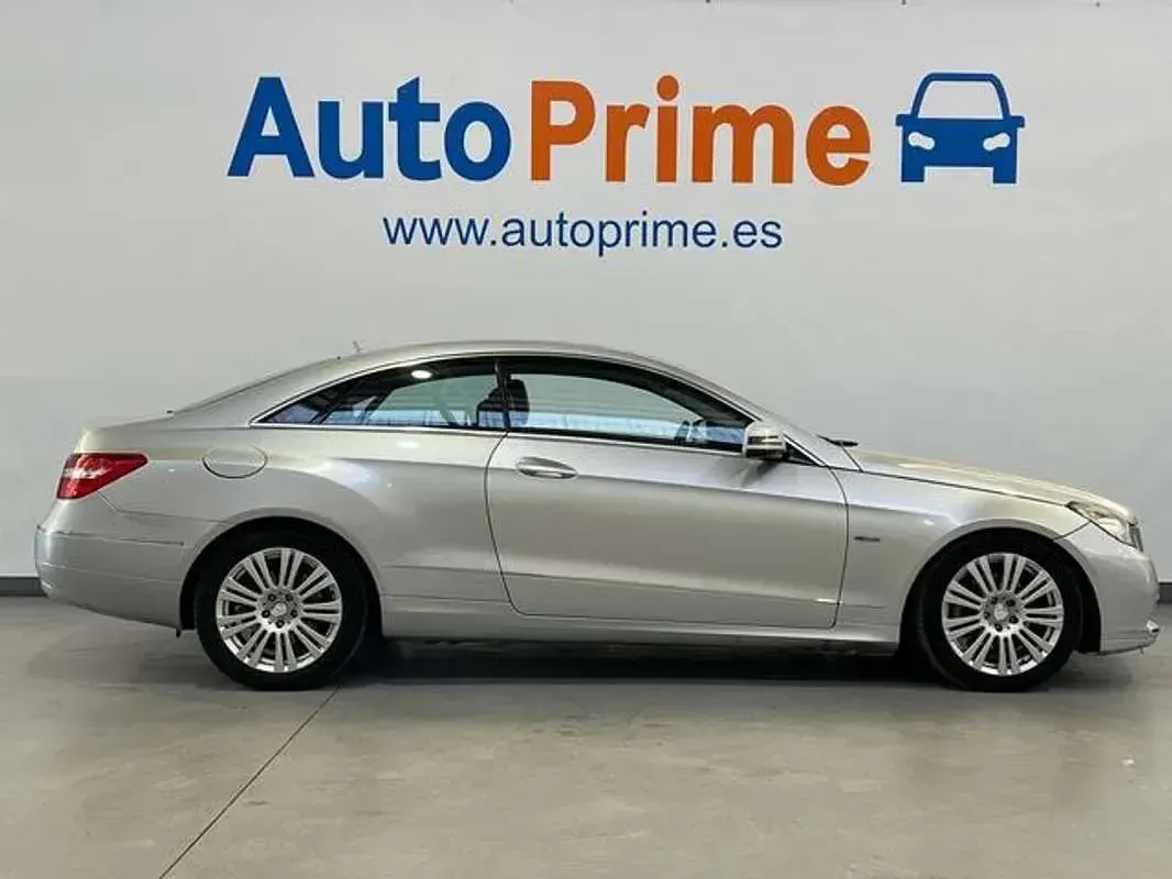 Usado Mercedes E220 170 CV (125 kW) 2010 Gris / plata Coupe