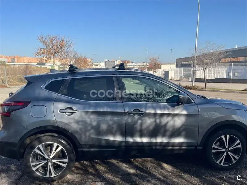 Usado Nissan Qashqai N-Connecta 130 CV (95 kW) 2017 Gris / plata SUV