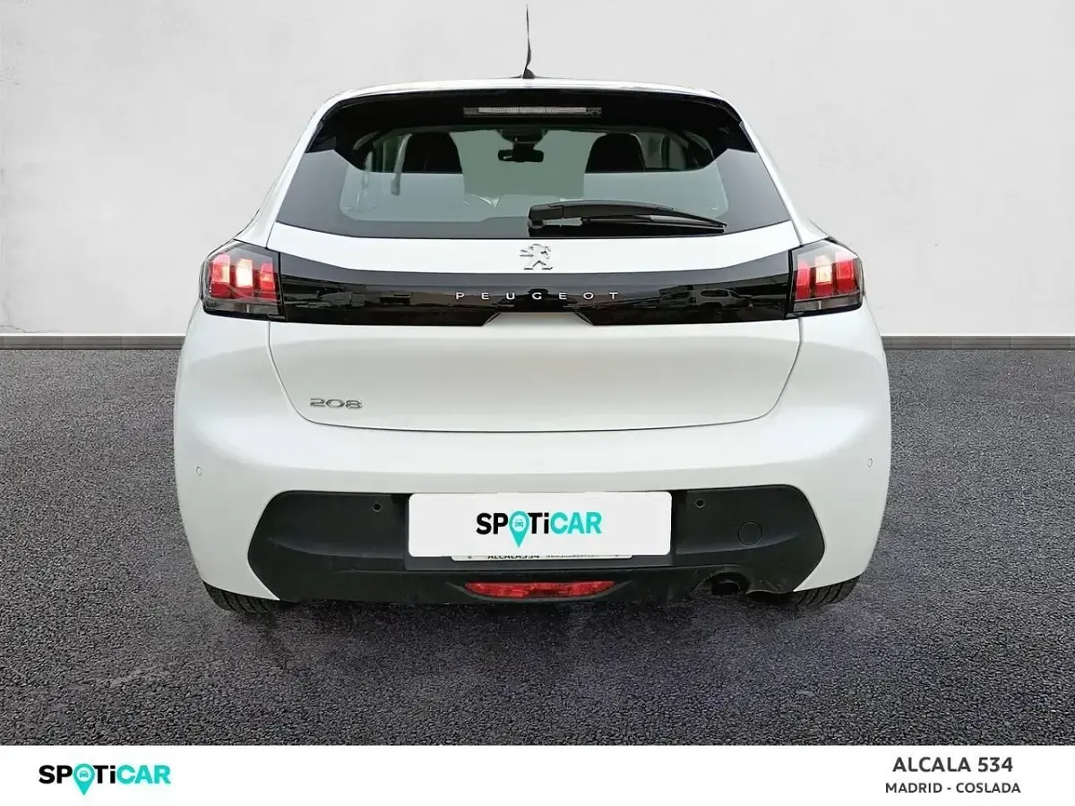 Usado Peugeot 208 Active 100 CV (73 kW) 2023 Blanco Utilitario