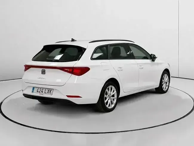 Usado Seat Leon Reference 115 CV (84 kW) 2022 Blanco Familiar