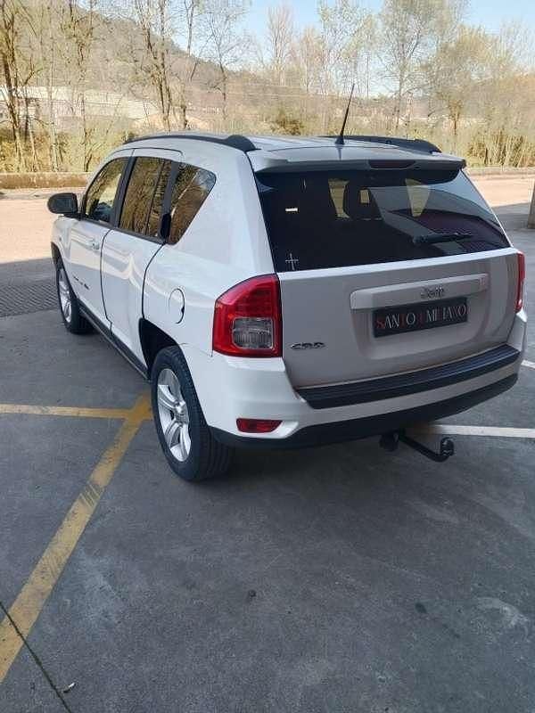 Usado Jeep Compass Sport 136 CV (100 kW) 2011 Blanco SUV