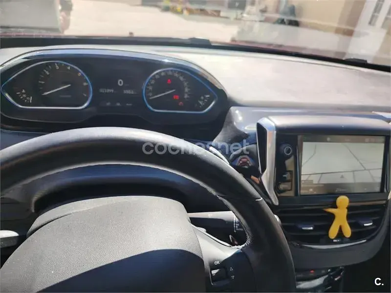 Usado Peugeot 2008 Allure 110 CV (80 kW) 2018 Rojo SUV