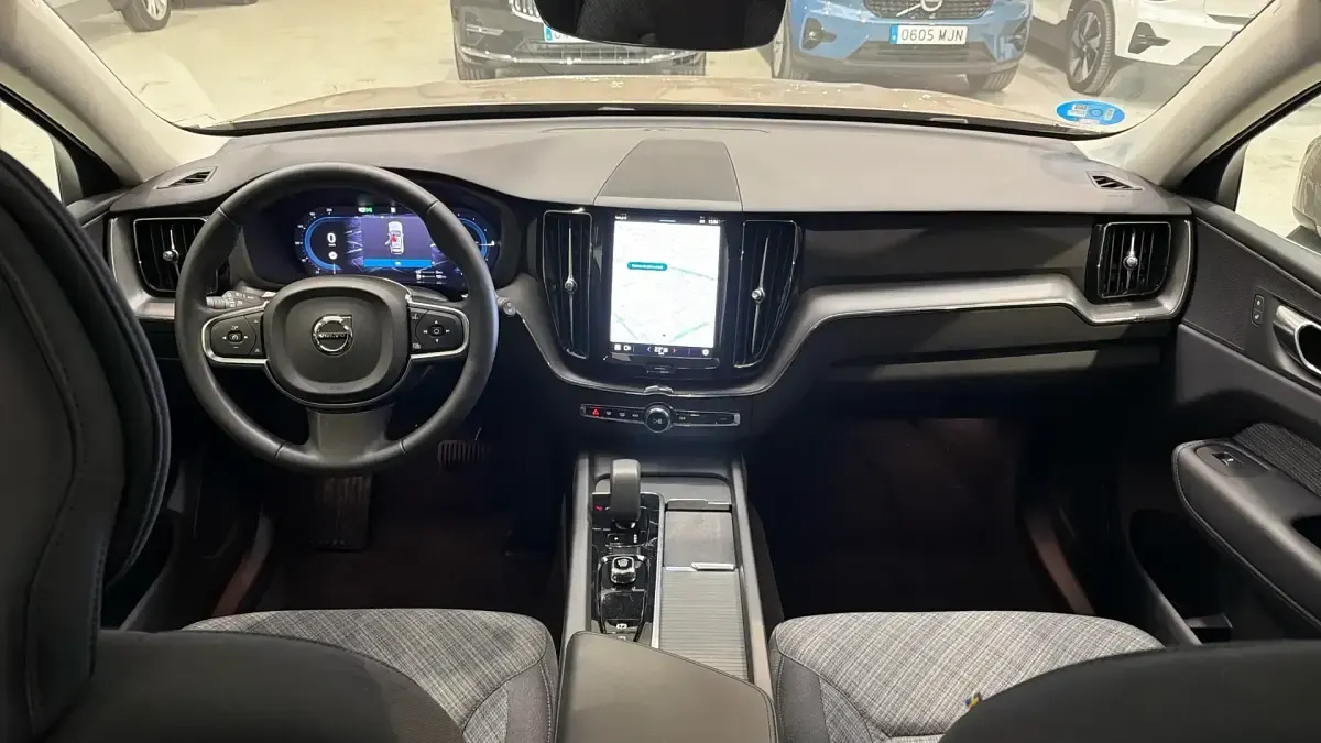 Usado Volvo XC60 Core 350 CV (257 kW) 2024 SUV