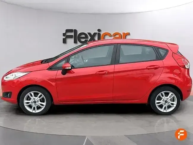 Usado Ford Fiesta 95 CV (69 kW) 2017 Rojo Utilitario