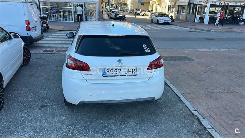 Usado Peugeot 308 Active 120 CV (88 kW) 2015 Blanco Berlina