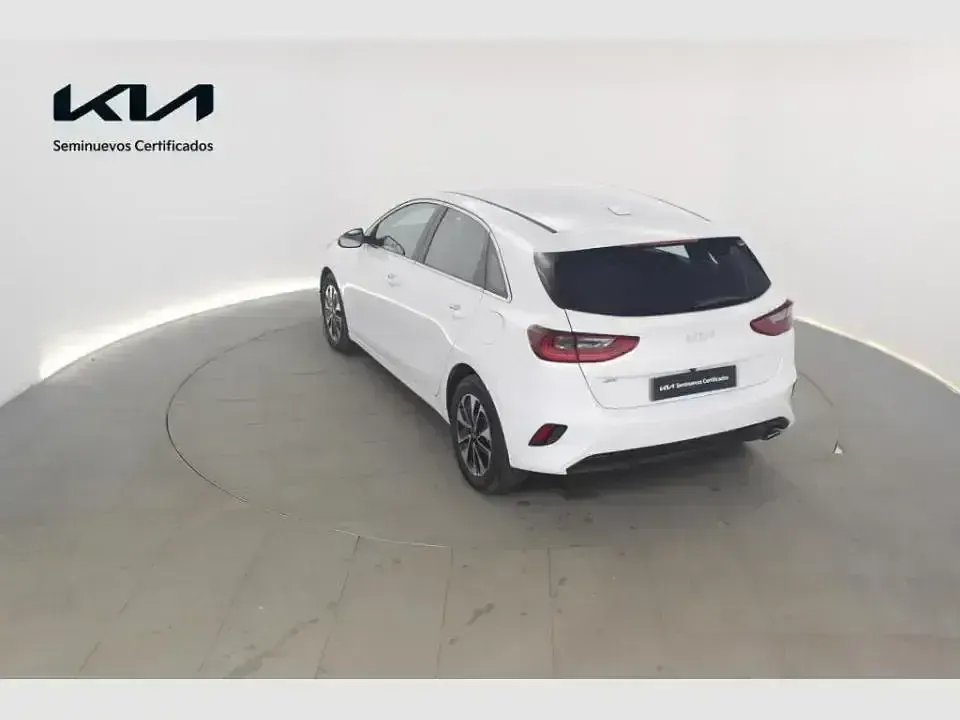 Usado Kia Ceed 101 CV (74 kW) 2025 Blanco Utilitario