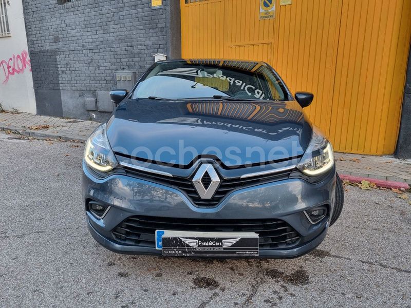 Usado Renault Clio IV Zen 90 CV (66 kW) 2017 Gris / plata Berlina
