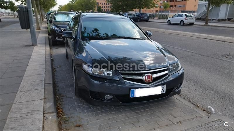 Usado Honda Accord Executive 190 CV (139 kW) 2006 Gris / plata Familiar