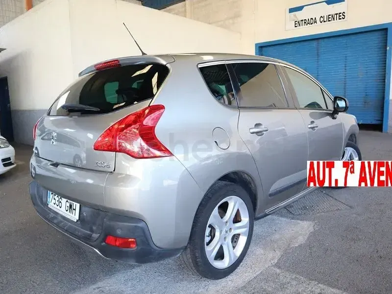 Usado Peugeot 3008 Access 112 CV (82 kW) 2011 Marrón Familiar