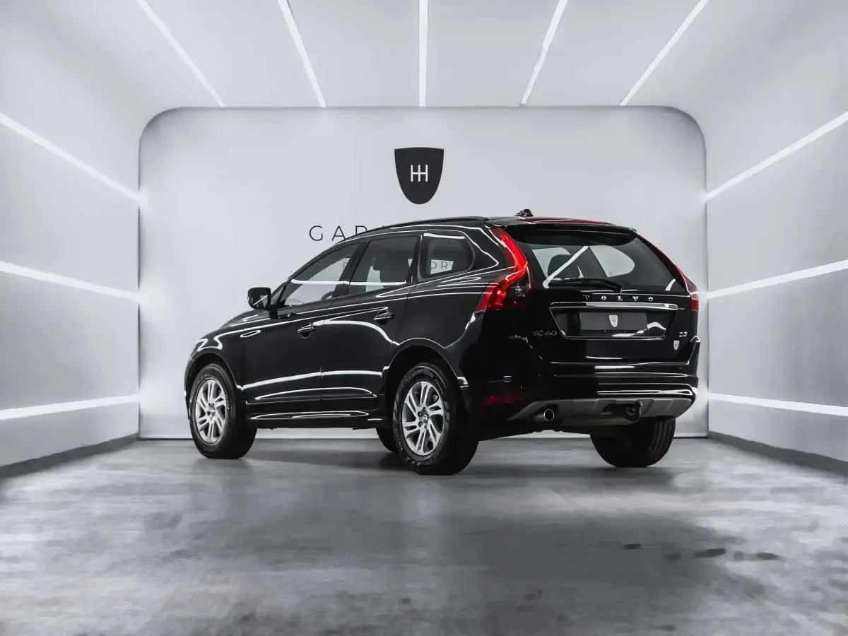 Usado Volvo XC60 Kinetic 150 CV (110 kW) 2017 Negro SUV