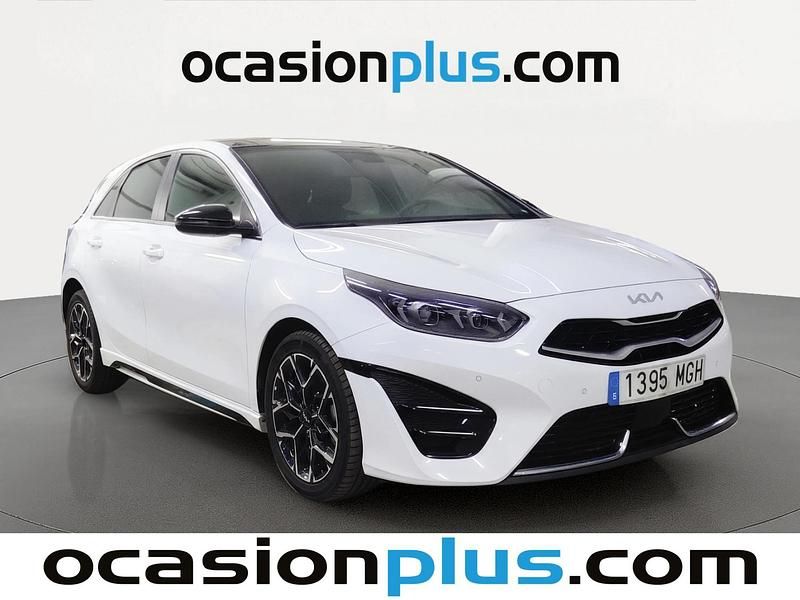 Usado Kia Ceed GT GT-Line 136 HP (100 kW) 2023 Branco
