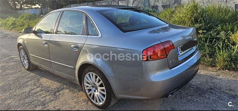 Usado Audi A4 140 CV (102 kW) 2004 Gris / plata Berlina
