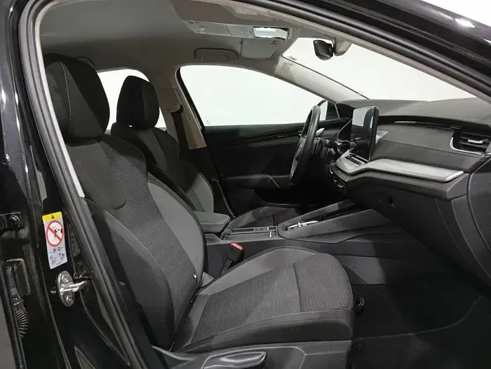 Usado Skoda Octavia Selection 150 CV (110 kW) 2025 Negro Utilitario
