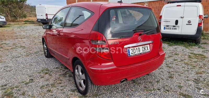 Usado Mercedes A150 Avantgarde 95 CV (69 kW) 2005 Rojo Monovolumen