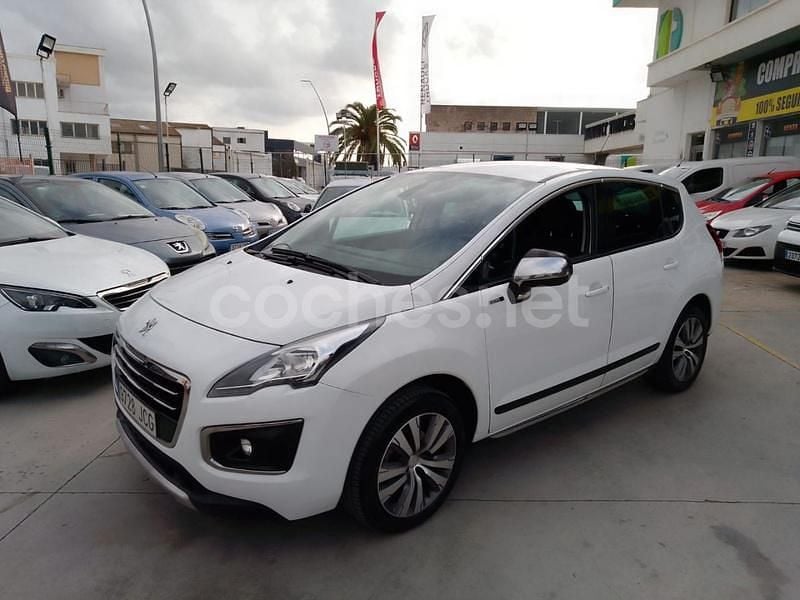 Usado Peugeot 3008 Allure 120 CV (88 kW) 2015 Blanco Berlina