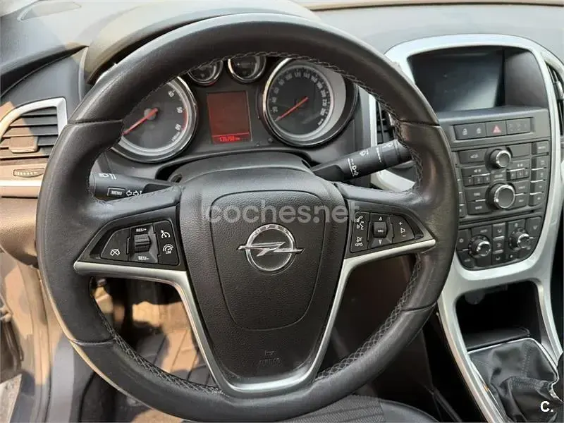 Usado Opel Astra Selective 110 CV (80 kW) 2015 Marrón Berlina