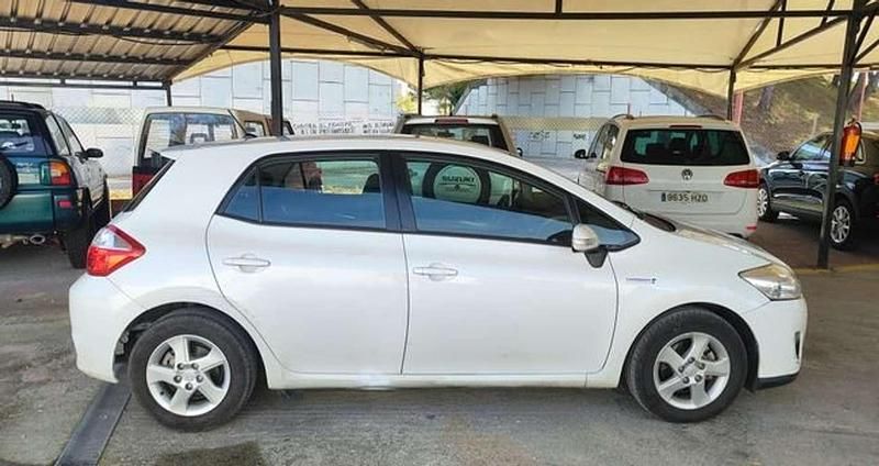 Käytetty Toyota Auris Hybrid Active 136 HP (100 kW) 2011 Valkoinen Sedan