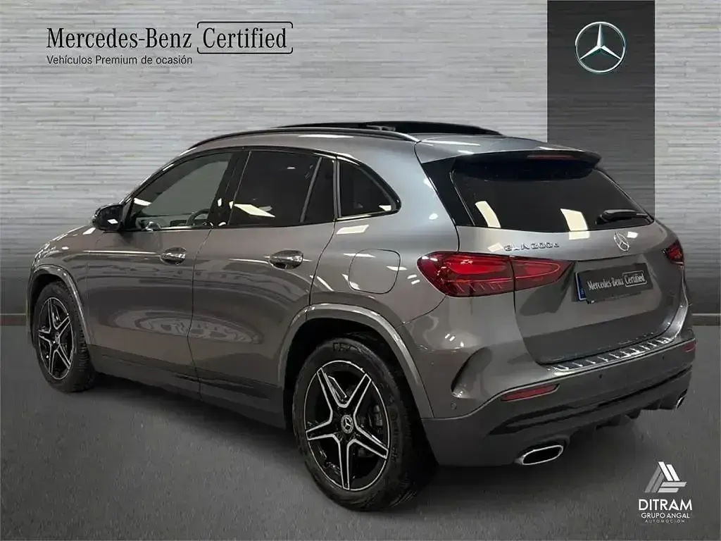 Usado Mercedes GLA200 150 CV (110 kW) 2024 Gris SUV