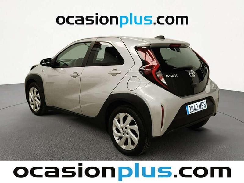 Usado Toyota Aygo Play 72 CV (52 kW) 2024 Gris Utilitario