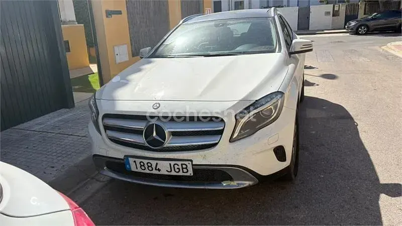Usado Mercedes GLA200 Style 136 CV (100 kW) 2015 Blanco SUV