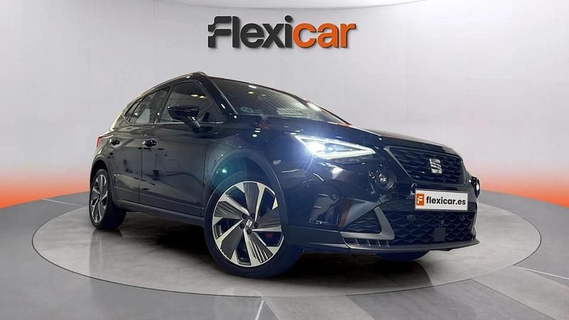 Usado Seat Arona FR 110 CV (80 kW) 2024 Negro SUV