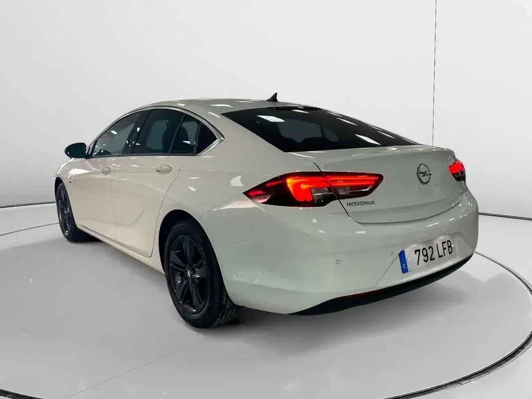 Usado Opel Insignia S 140 CV (102 kW) 2020 Blanco Berlina