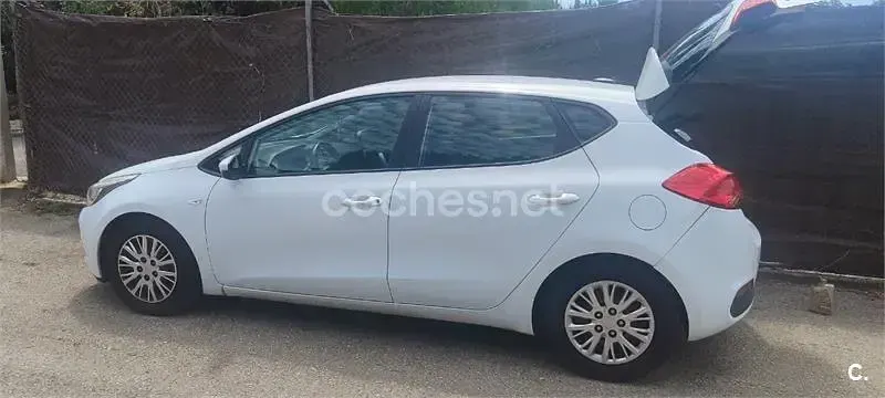 Usado Kia Ceed GT 90 CV (66 kW) 2015 Blanco Berlina