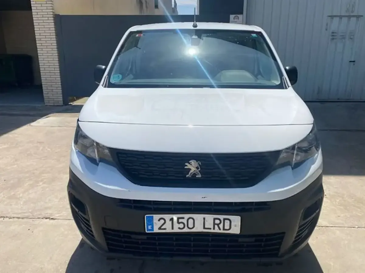 Usado Peugeot Partner Premium 98 CV (72 kW) 2021 Blanco Monovolumen