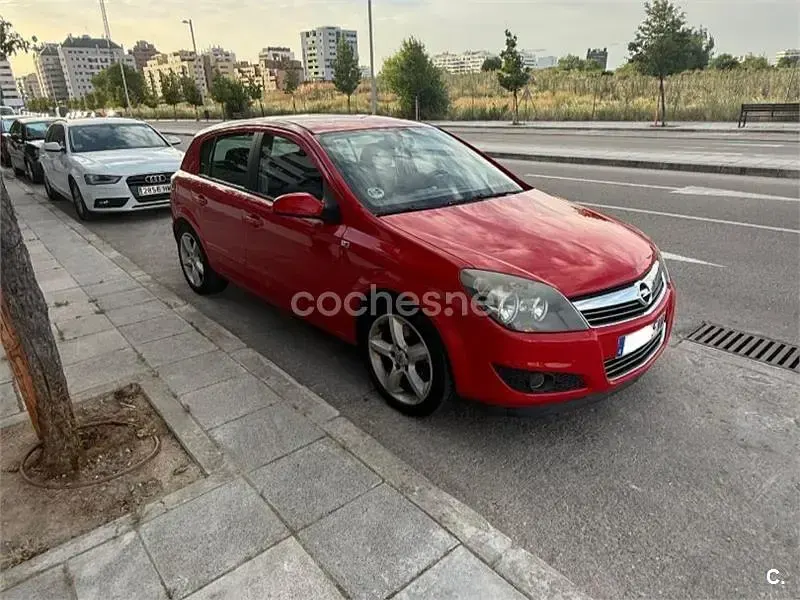 Usado Opel Astra Sport 120 CV (88 kW) 2007 Rojo Berlina