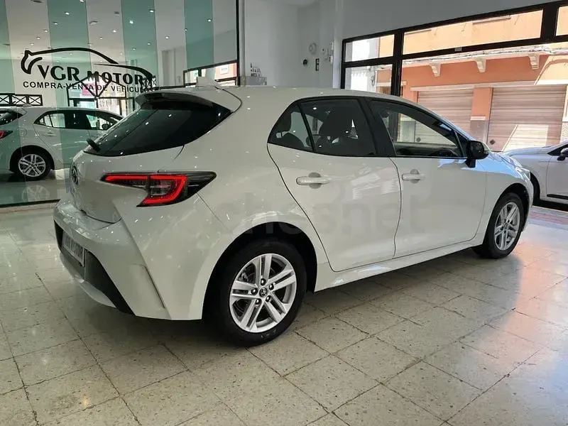 Usado Toyota Corolla Active 122 CV (89 kW) 2019 Blanco Berlina