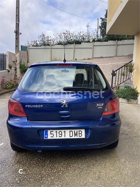 Usado Peugeot 307 110 CV (80 kW) 2005 Azul Berlina