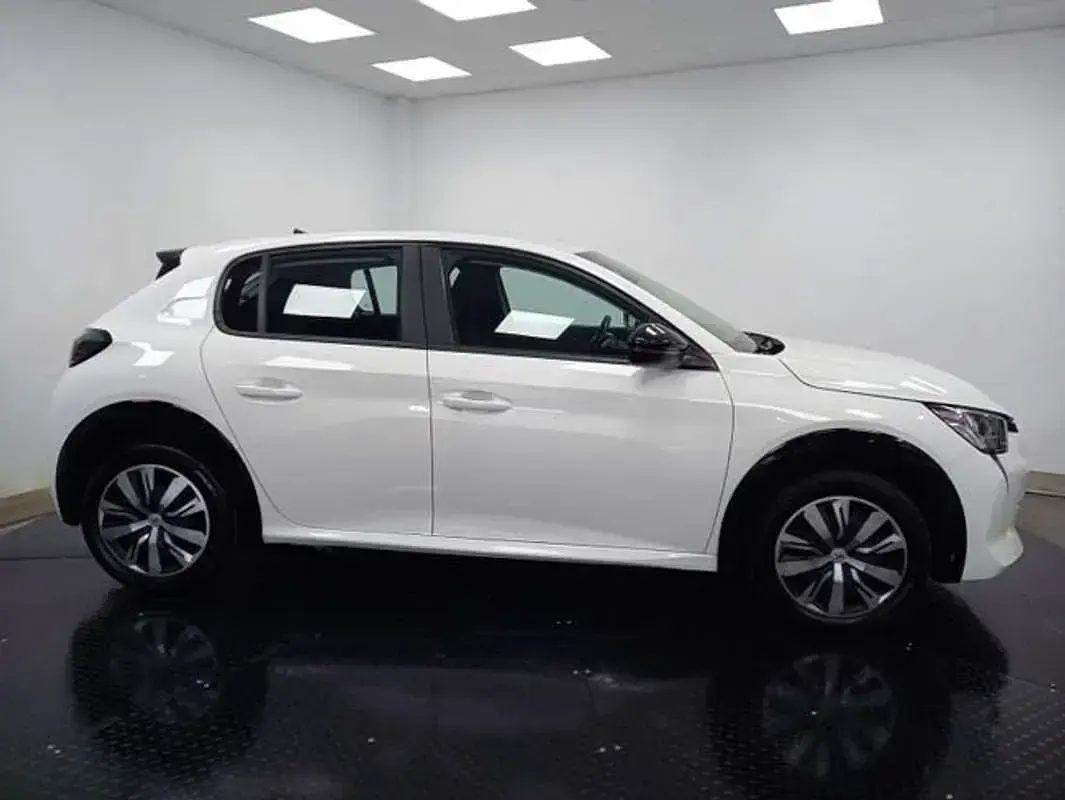 Usado Peugeot e-208 Active 100 kW (137 CV) 2022 Blanco Utilitario