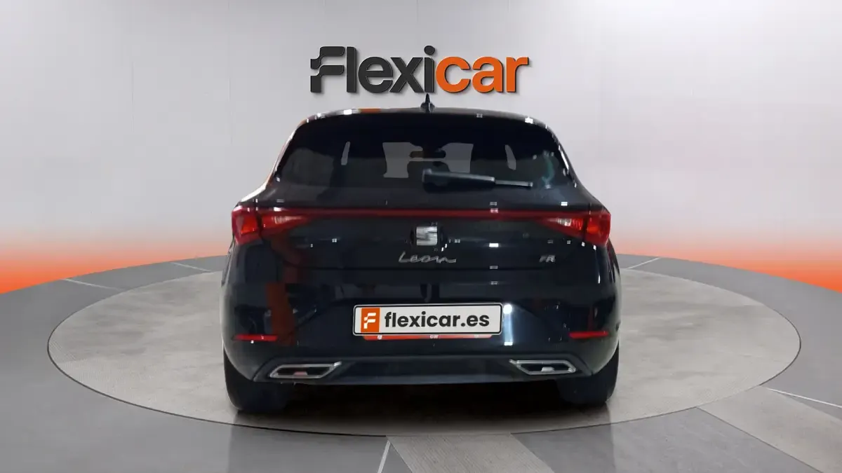 Usado Seat Leon FR 116 CV (85 kW) 2025 Negro Berlina