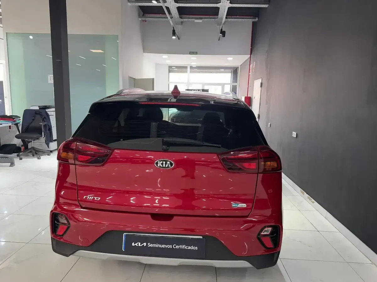 Usado Kia Niro 141 CV (103 kW) 2018 Rojo SUV
