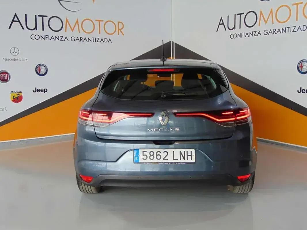 Usado Renault Mégane Zen 116 CV (85 kW) 2021 Gris Utilitario