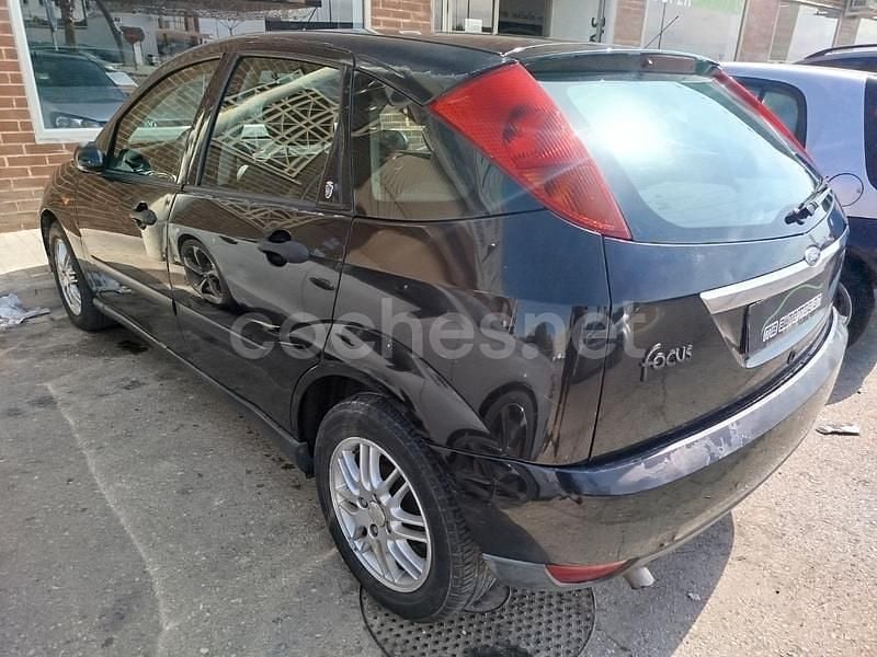 Usado Ford Focus Ambiente 90 CV (66 kW) 2000 Negro Berlina