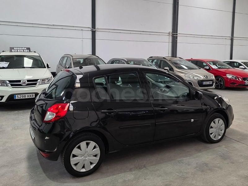 Usado Renault Clio II 75 CV (55 kW) 2009 Negro Berlina