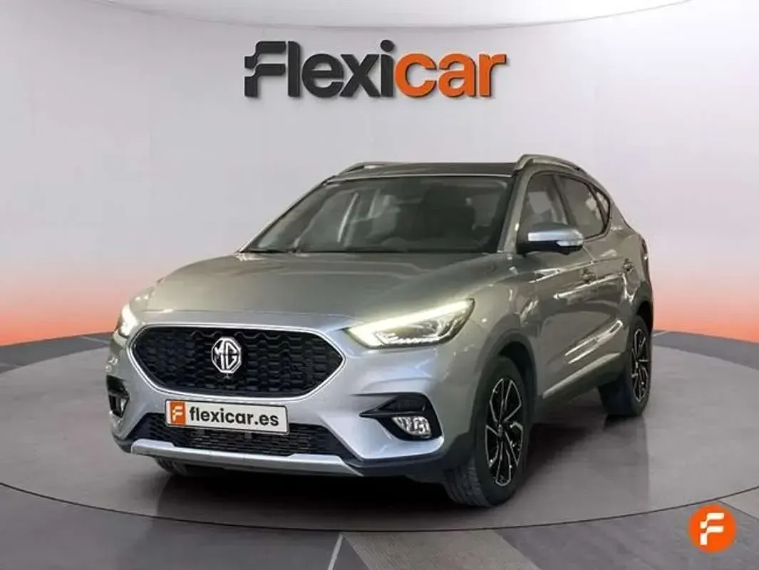 Usado MG ZS Luxury 111 CV (81 kW) 2022 Gris SUV