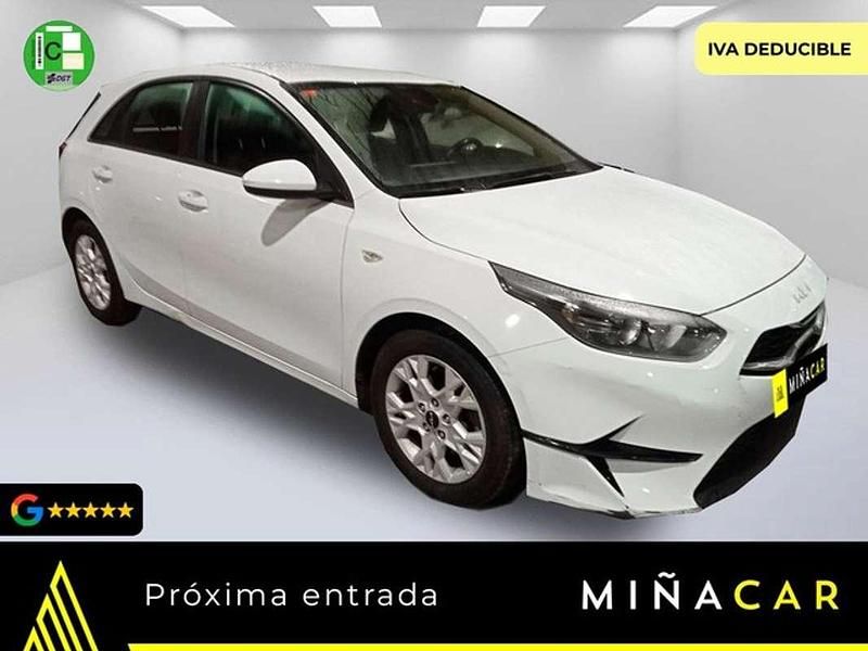 Blanco Usado 2022 Kia Ceed Utilitario | 12.500 € (Buen precio) - Imagen 1/4