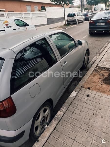 Usado Seat Ibiza Sport 90 CV (66 kW) 2001 Gris / plata Utilitario