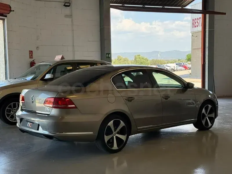Usado VW Passat Advance 140 CV (102 kW) 2013 Marrón Berlina