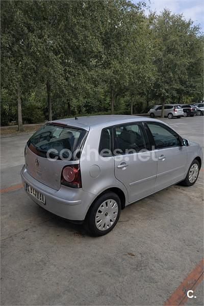 Usado VW Polo Advance 80 CV (58 kW) 2006 Gris / plata Utilitario