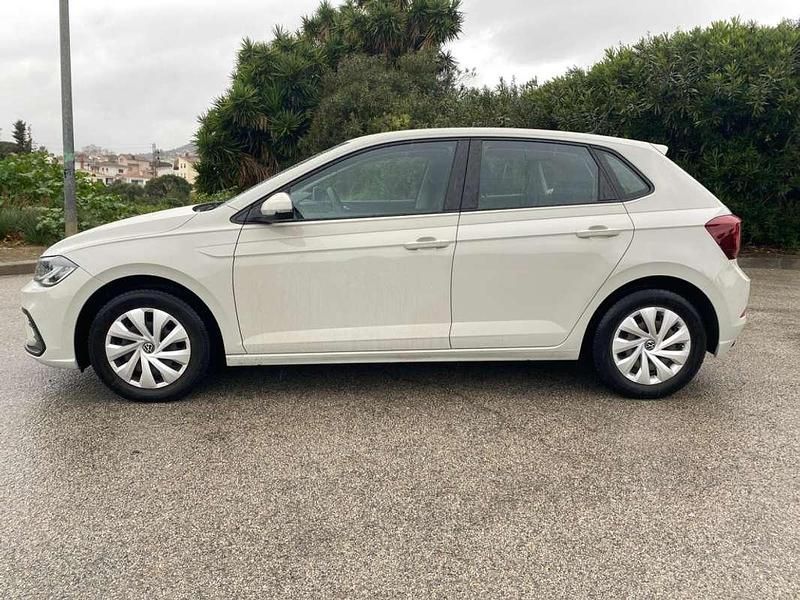 Usado VW Polo 95 CV (69 kW) 2022 Beige Utilitario