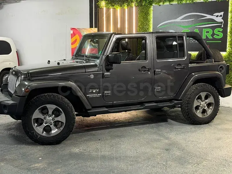 Usado Jeep Wrangler Unlimited Sahara 200 CV (147 kW) 2017 Gris / plata SUV